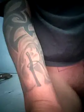 Snapshot of Maratattoo22 chatting on 10-18-25, 01:51 Maratattoo22 online show from 10-18-25, 01:51