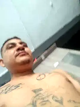 Snapshot of Maratattoo22 chatting on 03-26-26, 01:42 Maratattoo22 online show from 03-26-26, 01:42