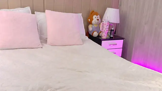 Snapshot of bunny_nicolle chatting on 08-06-26, 04:13 bunny nicolle online show from 08-06-26, 04:13