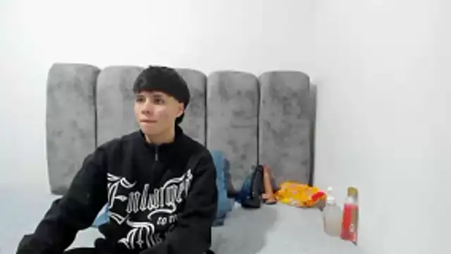 Bruno Cruzz online show from 04-17-26, 02:25
