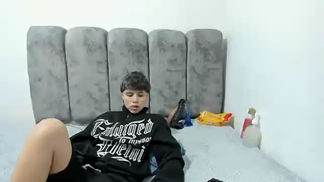 Bruno Cruzz online show from 04-18-26, 02:25