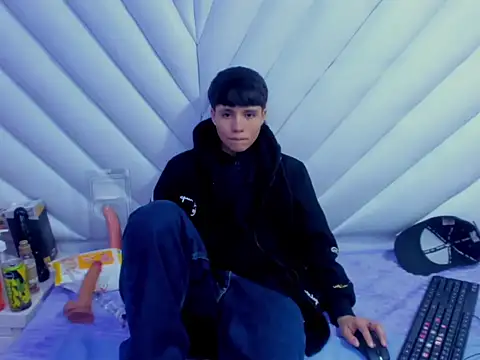 Bruno Cruzz online show from 11-30-25, 03:40