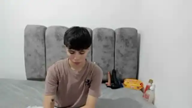 Bruno Cruzz online show from 04-15-26, 02:17