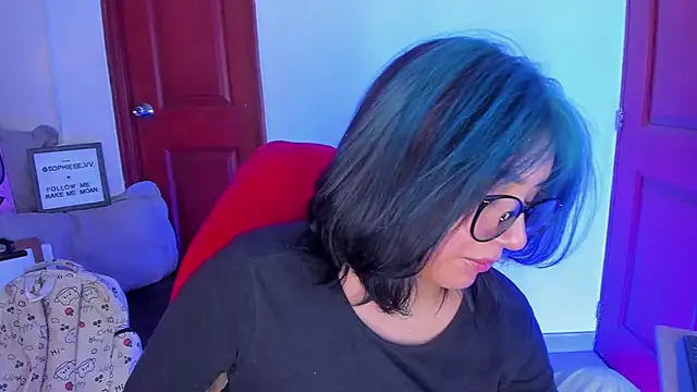 Snapshot of sophiievv chatting on 02-17-26, 06:38 sophiievv online show from 02-17-26, 06:38