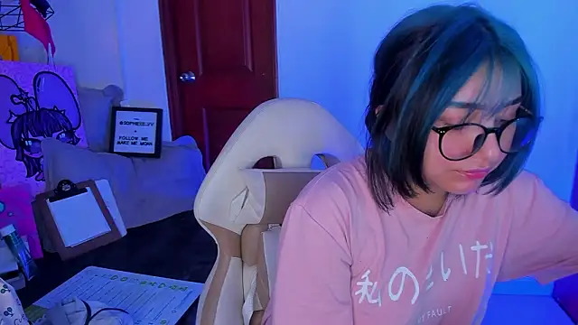 Snapshot of sophiievv chatting on 02-18-26, 06:48 sophiievv online show from 02-18-26, 06:48