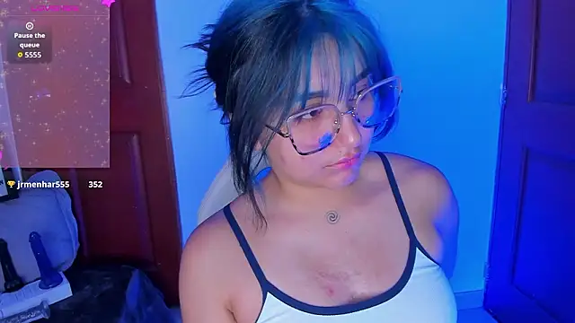 Snapshot of sophiievv chatting on 02-12-26, 07:19 sophiievv online show from 02-12-26, 07:19