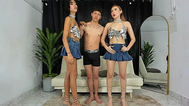 Snapshot of charminglovers__ chatting on 12-16-25, 01:48 charminglovers online show from 12-16-25, 01:48