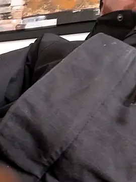 Snapshot of Chffbhf chatting on 11-21-25, 04:06 Chffbhf online show from 11-21-25, 04:06