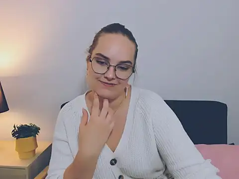 Snapshot of AliceCrazy69 chatting on 10-13-25, 10:06 AliceCrazy69 online show from 10-13-25, 10:06