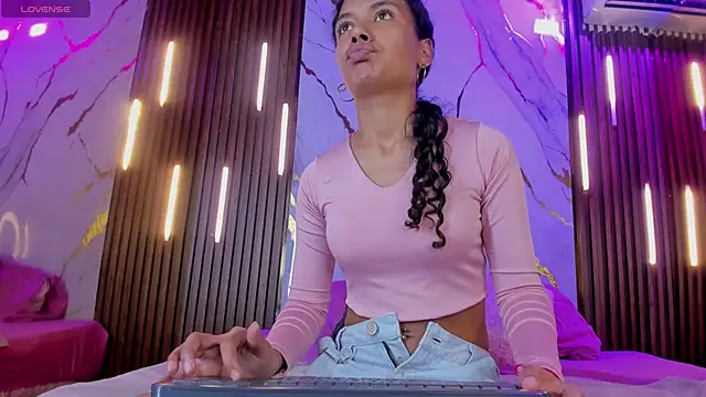 VictoriaDuart online show from 09-17-25, 07:49