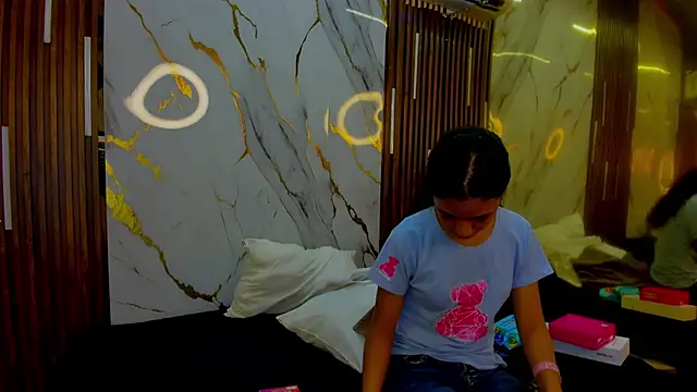 VictoriaDuart online show from 10-19-25, 07:49