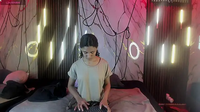 VictoriaDuart online show from 11-01-25, 08:14