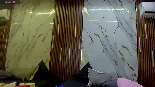 VictoriaDuart online show from 11-10-25, 08:14