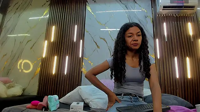 VictoriaDuart online show from 12-14-25, 08:25