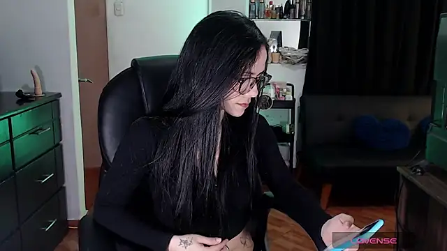 Ashley olivares online show from 11-25-25, 02:34