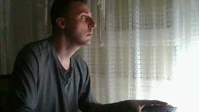 Snapshot of dani878879 chatting on 10-31-25, 08:00 dani878879 online show from 10-31-25, 08:00