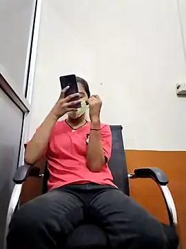 Snapshot of Student_girl2 chatting on 10-16-25, 06:21 Student girl2 online show from 10-16-25, 06:21