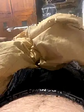 Snapshot of blondi4 chatting on 12-18-25, 07:40 blondi4 online show from 12-18-25, 07:40