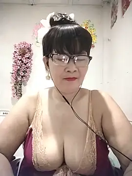 Snapshot of Ki_xxx chatting on 05-17-26, 01:33 Ki xxx online show from 05-17-26, 01:33