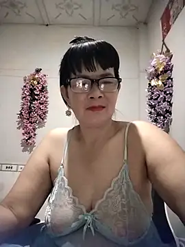 Snapshot of Ki_xxx chatting on 10-15-25, 10:23 Ki xxx online show from 10-15-25, 10:23