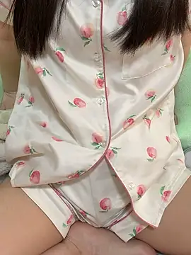 Snapshot of xx_Ojou_xx chatting on 10-23-25, 04:33 xx Ojou xx online show from 10-23-25, 04:33