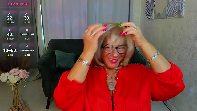 Snapshot of AnittaHarris chatting on 10-15-25, 01:04 AnittaHarris online show from 10-15-25, 01:04