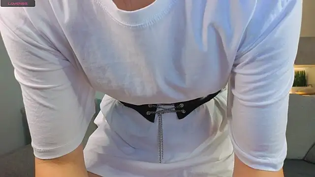 JuliannaWenger online show from 10-25-25, 04:29