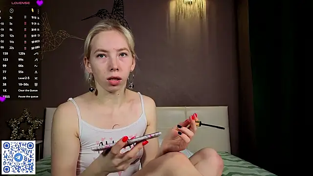 JuliannaWenger online show from 02-01-26, 03:43