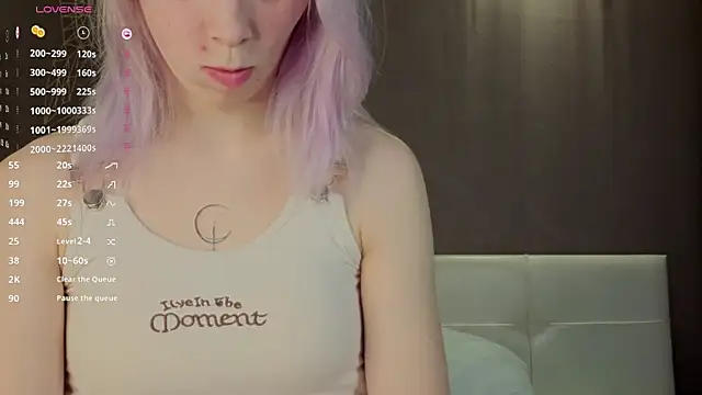 JuliannaWenger online show from 01-06-26, 04:11