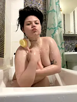 Snapshot of GoddessDarina chatting on 10-21-25, 01:54 GoddessDarina online show from 10-21-25, 01:54