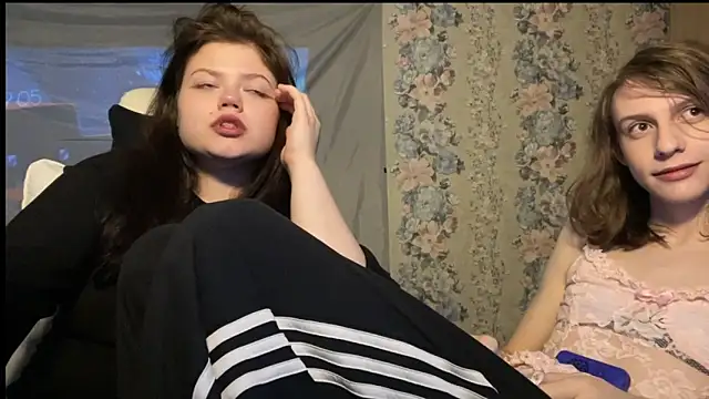 Snapshot of GoddessDarina chatting on 09-19-25, 06:06 GoddessDarina online show from 09-19-25, 06:06