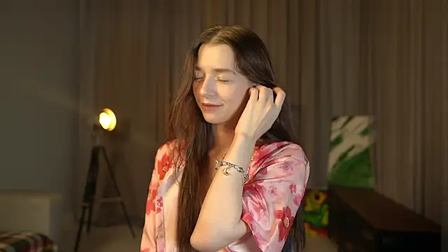Snapshot of RoxieBolich chatting on 10-22-25, 01:43 RoxieBolich online show from 10-22-25, 01:43