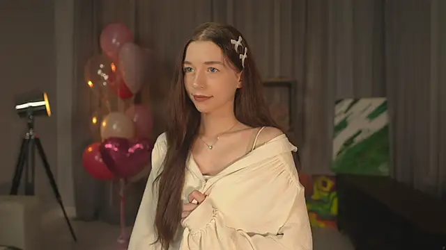 Snapshot of RoxieBolich chatting on 10-12-25, 01:56 RoxieBolich online show from 10-12-25, 01:56