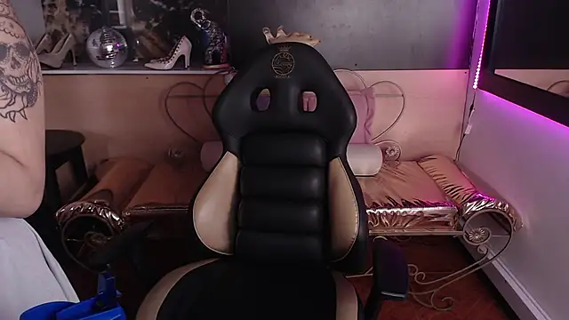 Snapshot of Nasly_Dream chatting on 10-10-25, 08:31 Nasly Dream online show from 10-10-25, 08:31