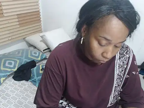 Snapshot of matilde_hot chatting on 10-24-25, 05:17 matilde hot online show from 10-24-25, 05:17