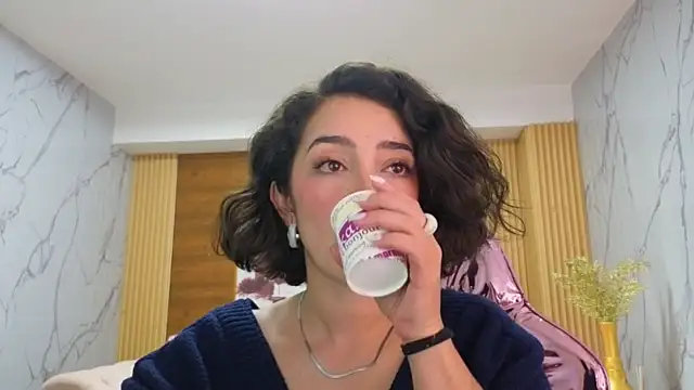 sara lopez s online show from 06-17-26, 01:32