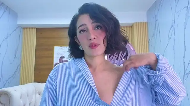 sara lopez s online show from 06-26-26, 01:39
