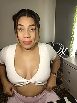 Snapshot of GabyMontenegro chatting on 09-28-25, 10:44 GabyMontenegro online show from 09-28-25, 10:44