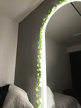 Snapshot of GabyMontenegro chatting on 11-04-25, 11:47 GabyMontenegro online show from 11-04-25, 11:47