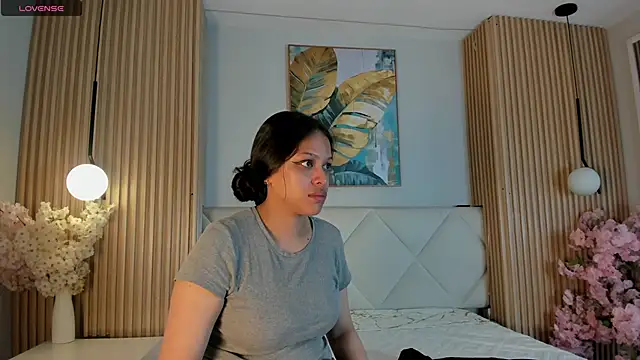 Mila Hank  online show from 05-27-26, 12:45