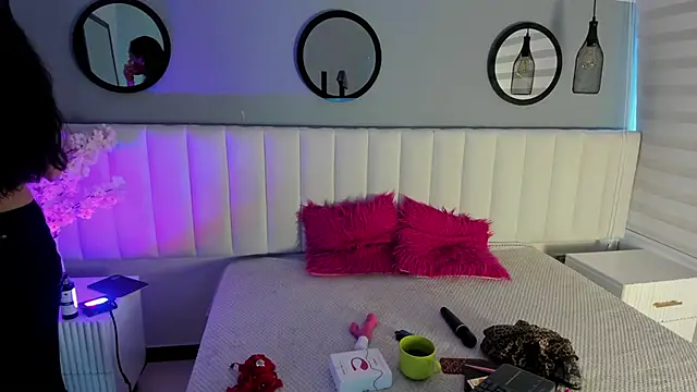 Mila Hank  online show from 11-29-25, 12:16