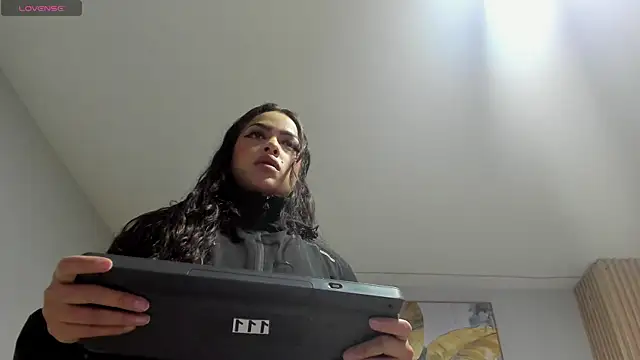 Mila Hank  online show from 04-17-26, 12:19