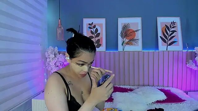 Mila Hank  online show from 05-06-26, 12:09