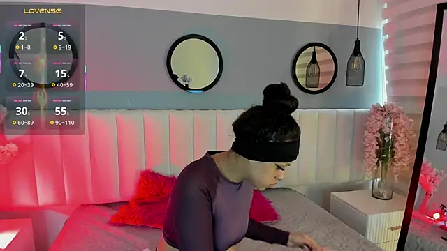 Mila Hank  online show from 12-20-25, 12:19