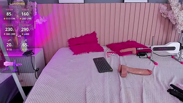 Mila Hank  online show from 03-12-26, 12:49