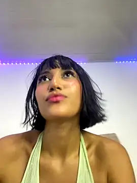 Amberdecolombia online show from 11-18-25, 02:49