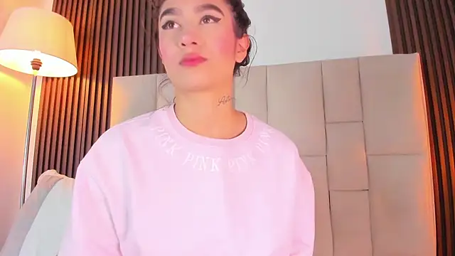 Nicolqueen  online show from 07-11-26, 11:21