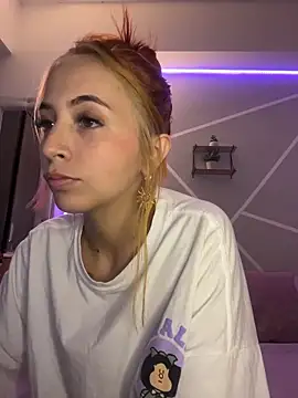 Snapshot of Little_ginger chatting on 10-12-25, 10:44 Little ginger online show from 10-12-25, 10:44