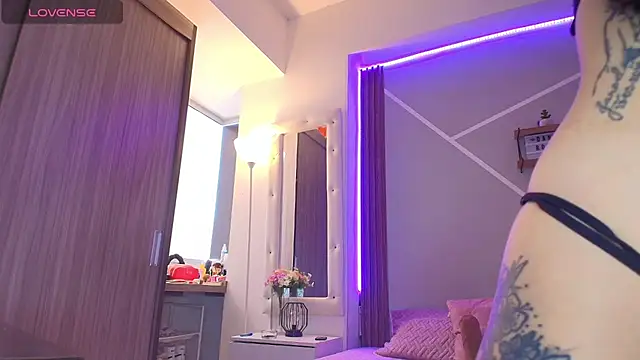 Snapshot of Little_ginger chatting on 09-09-25, 08:07 Little ginger online show from 09-09-25, 08:07