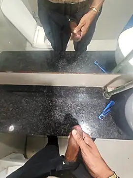 Snapshot of Gamecoc chatting on 10-28-25, 10:58 Gamecoc online show from 10-28-25, 10:58